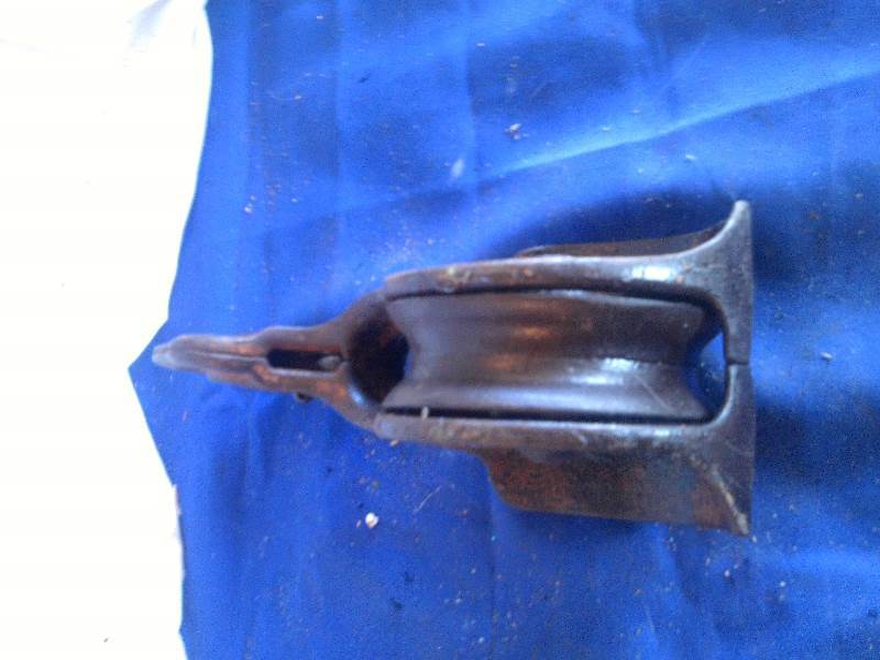 lot 42 image: antique louden barn pully