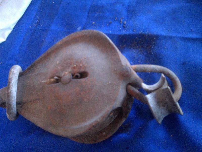 lot 44 image: antique iron barn pully