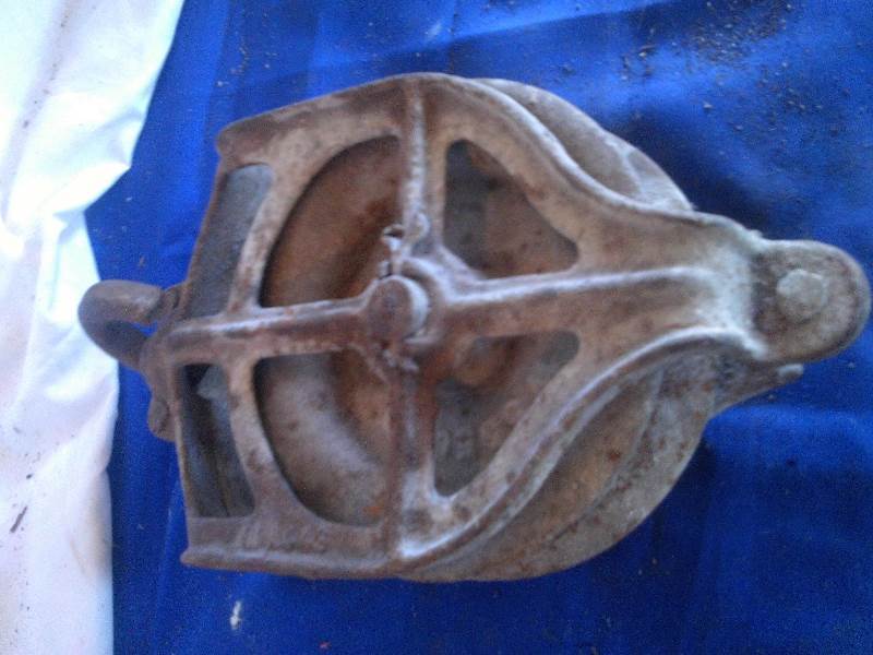 lot 48 image: antique barn pully