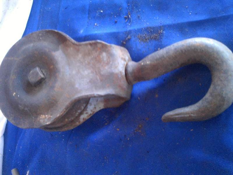 lot 46 image: antique barn pully
