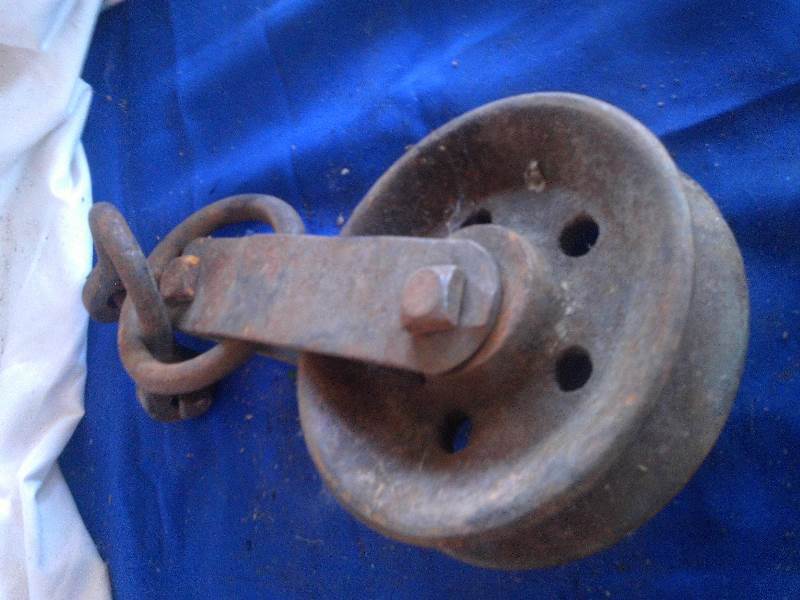 lot 47 image: antique barn pully