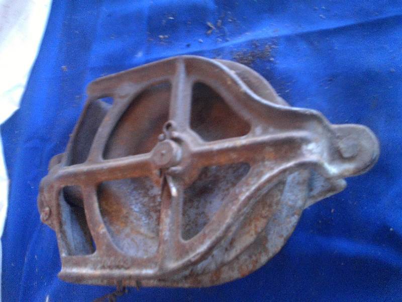 lot 45 image: antique barn pully