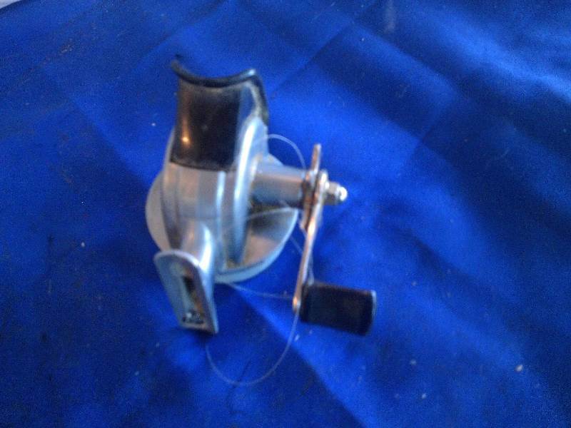 lot 131 image: Shakespear 201 reel parts