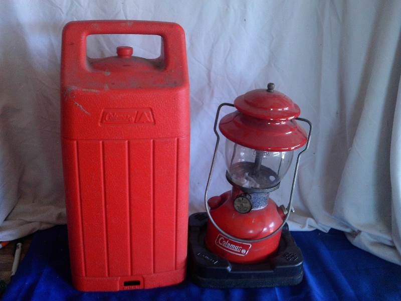 lot 3 image: 0774 coleman lantern and case