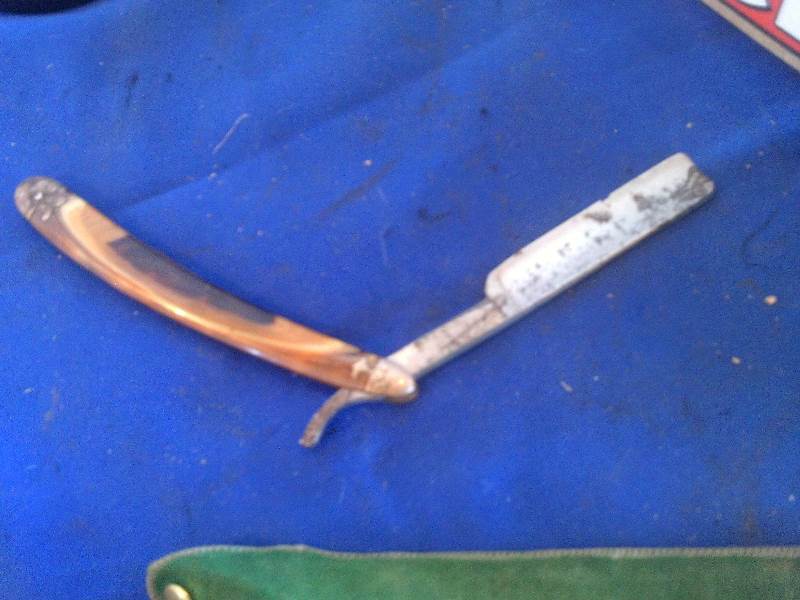 lot 74 image: trusteel straight edge