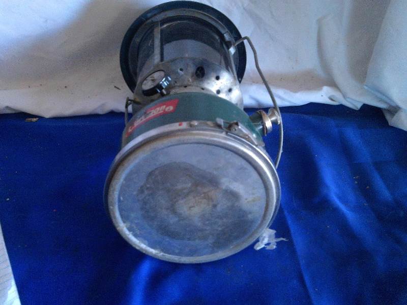 lot 9 image: 463 oleman lantern