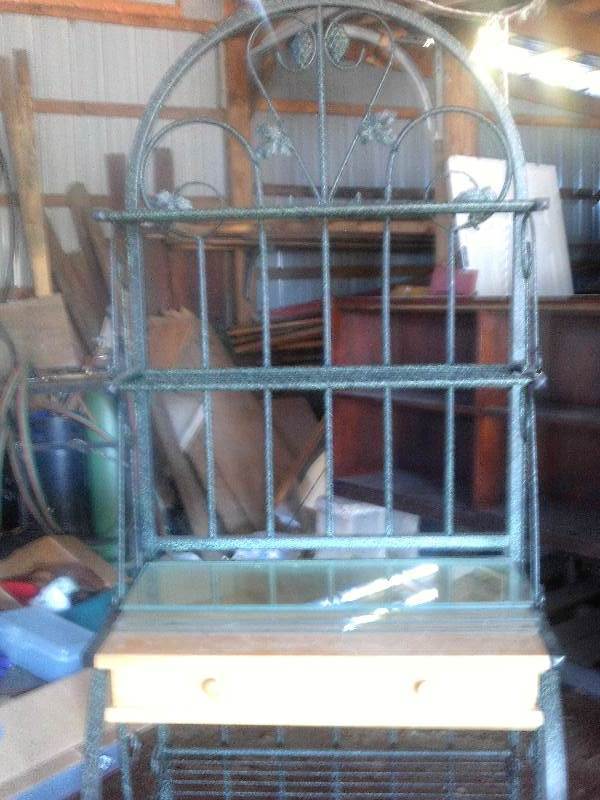 lot 163 image: bakers rack