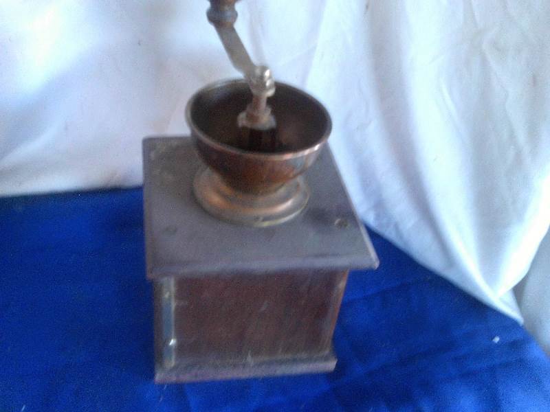 lot 165 image: vintage coffee grinder
