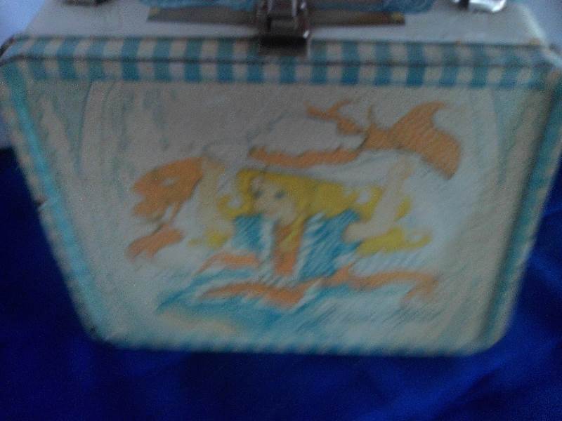 lot 170 image: vintage junior miss lunch box