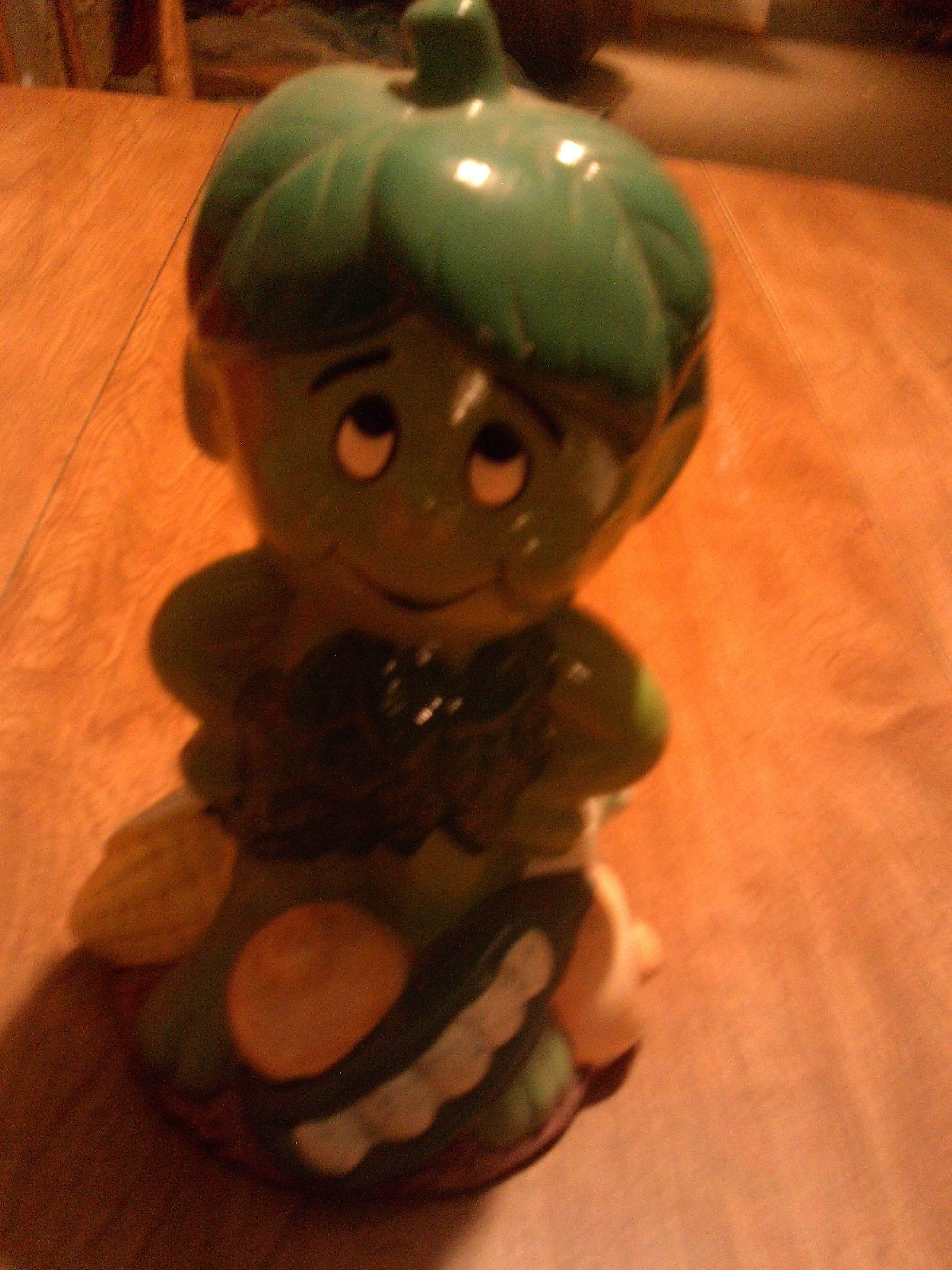 lot 200 image: vintage green giant bank