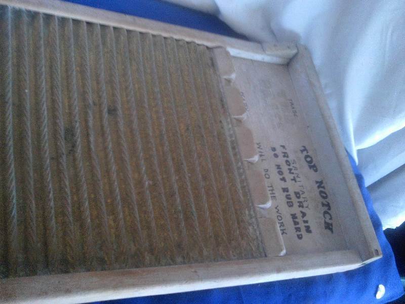 lot 208 image: vintage top knotch wash board