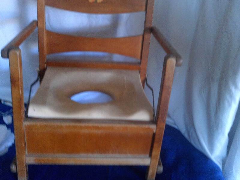 lot 259 image: Antique wooden potty chair