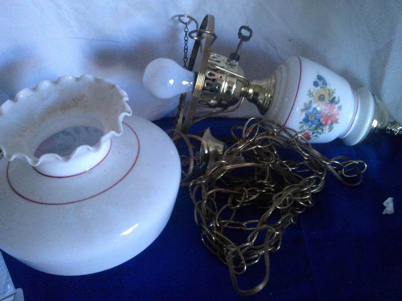 lot 266 image: Vintage hanging lamp