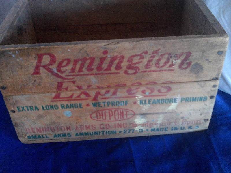 lot 270 image: Vintage remington wooden box