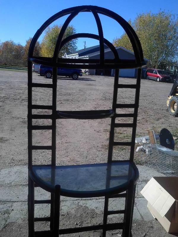 lot 277 image: 4 shelf wicker rack