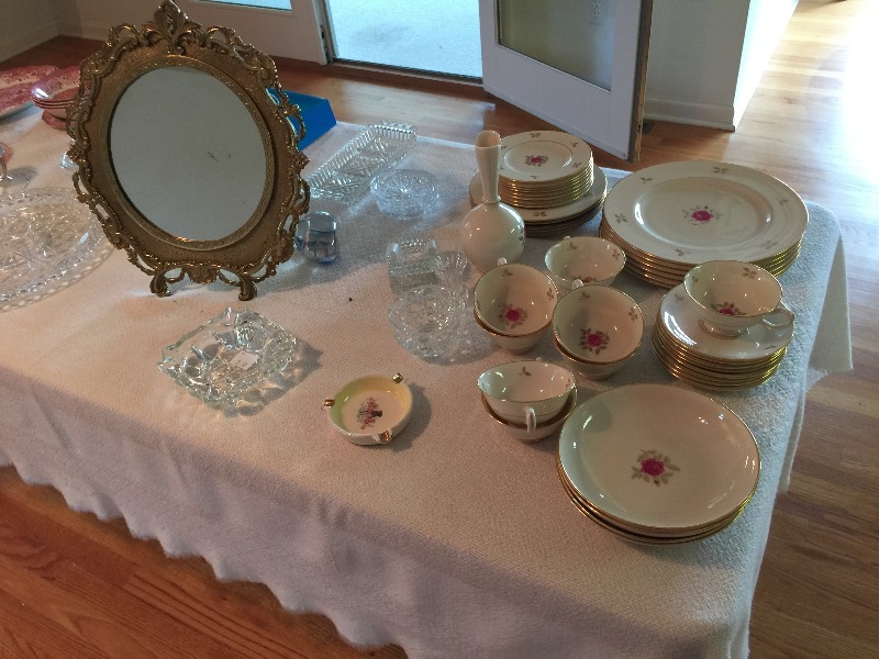 lot 4 image: All contents on table in picture, includes 26 line items with various quantities - see detailed list