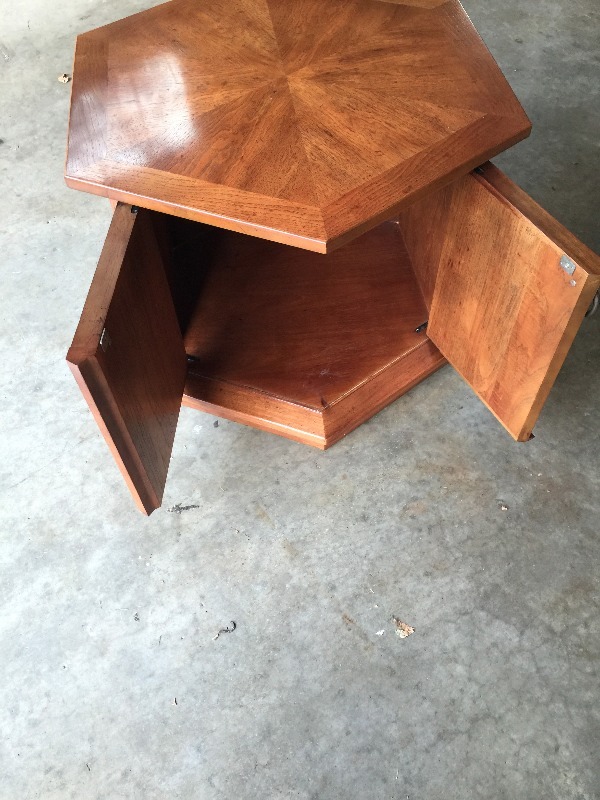 lot 31 image: Coffee Table  hexagon top (6 sides)