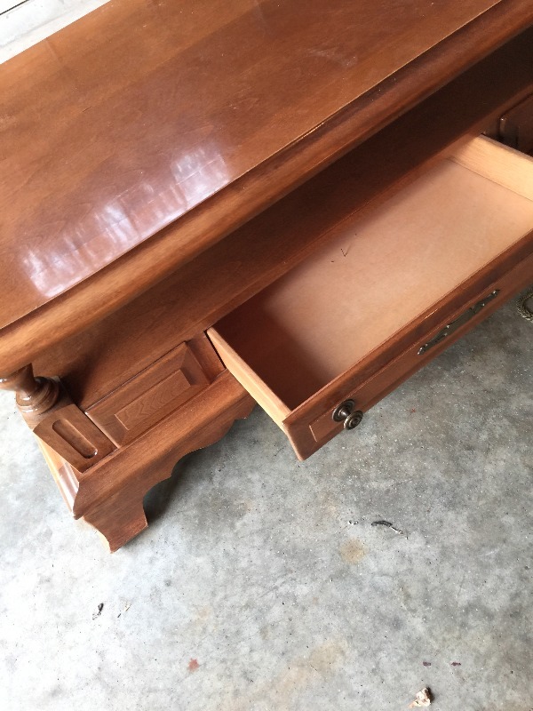 lot 33 image: Coffee Table oval top   (This table matches the table in lot 34)