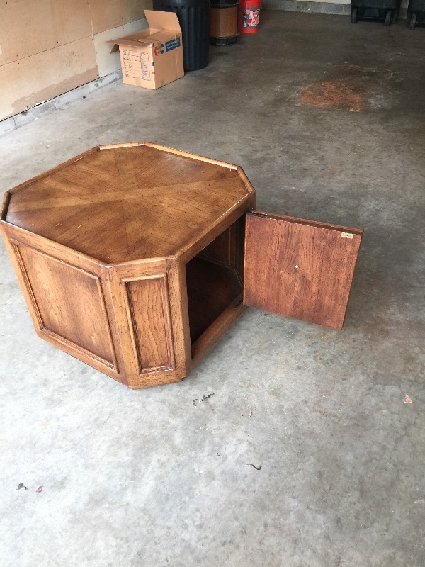 lot 34 image: End Table with Octagon top (8 sides)   (This table matches the table in lot 33)