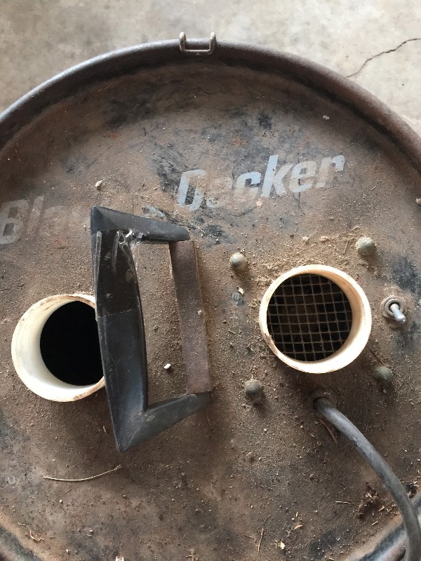 lot 36 image: Black and Decker tan canister vacuum with no hose