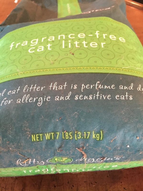 lot 46 image: Bag of kitty litter 7lb bag