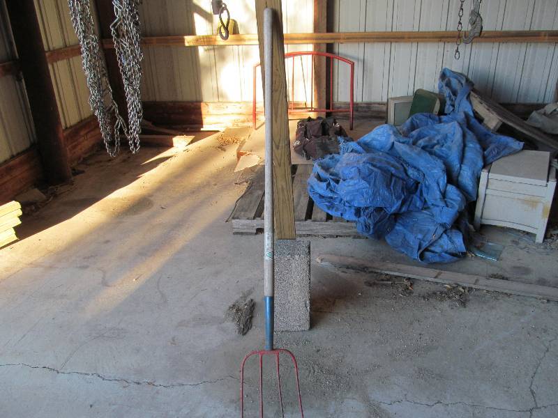 lot 28 image: Solid Pitch fork