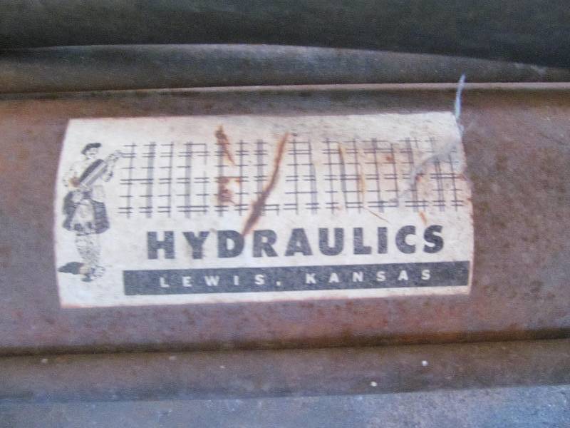 lot 102 image: Hydraulic Ram