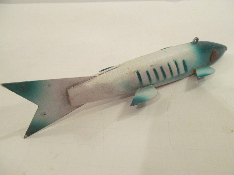 lot 75 image: Spearing decoy