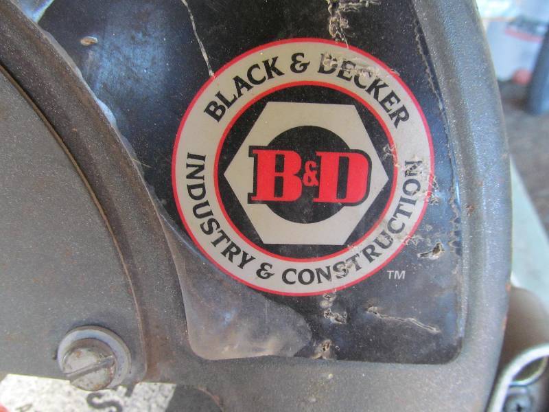 lot 106 image: Black & Decker chop saw