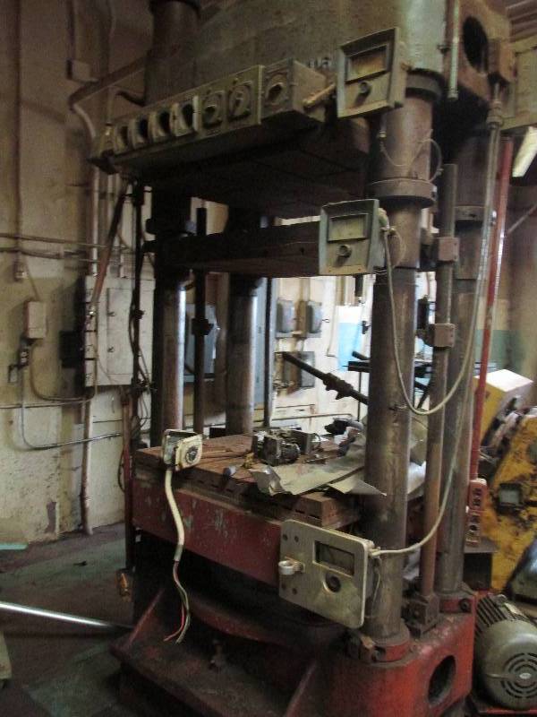 800 ton hydraulic press with heat. ...
