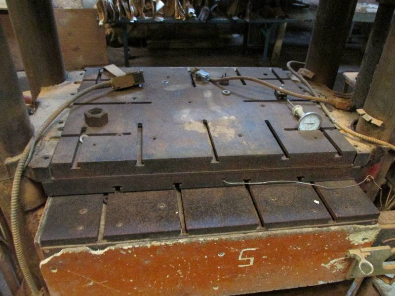 Double decker hydraulic 800 ton pre...
