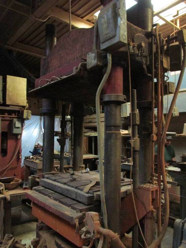 Single deck 800 ton press, was work...