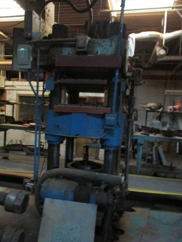Single deck 600 ton hydraulic press...