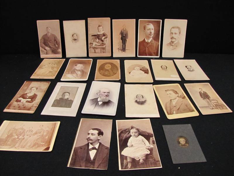 lot 250 image: antique photographs & cabinet cards
