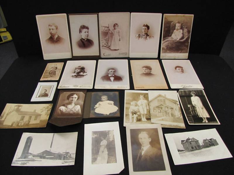 lot 251 image: antique photographs & cabinet cards
