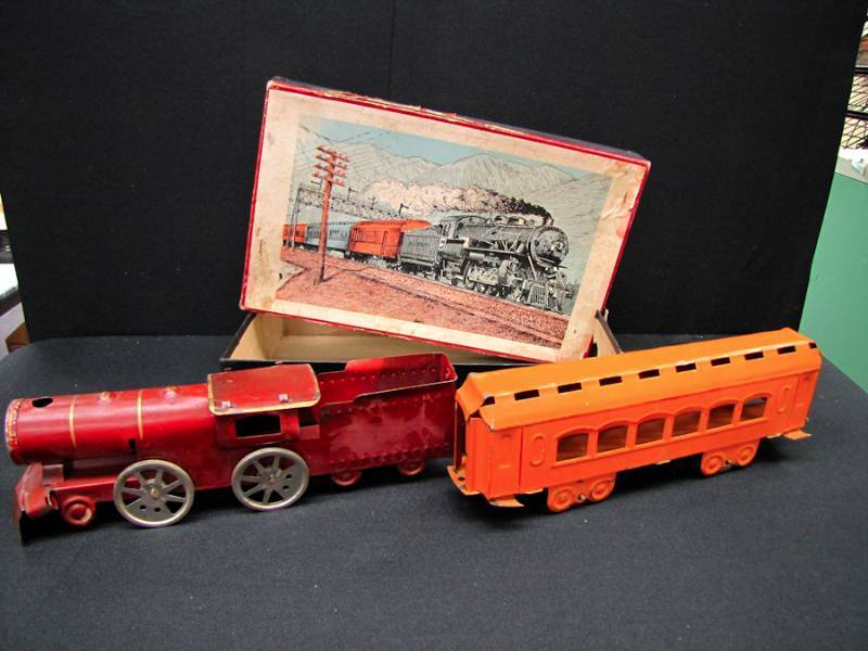 lot 122 image: antique tin trains & box