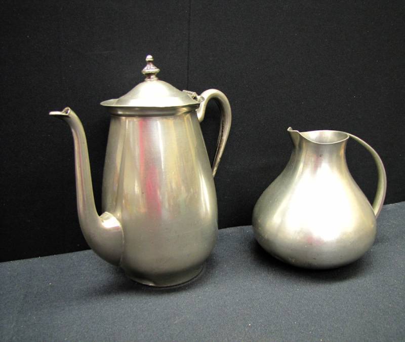 lot 108 image: Vintage Pewter pitchers (cream, coffee, tea)