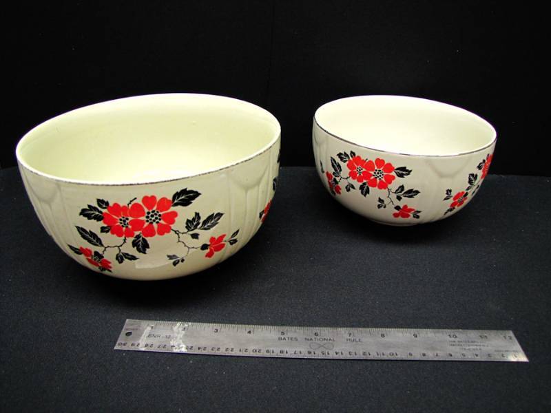 lot 106 image: vintage Halls Nesting Bowls