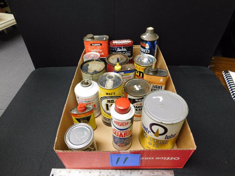 lot 11 image: Vintage OilGas collectables