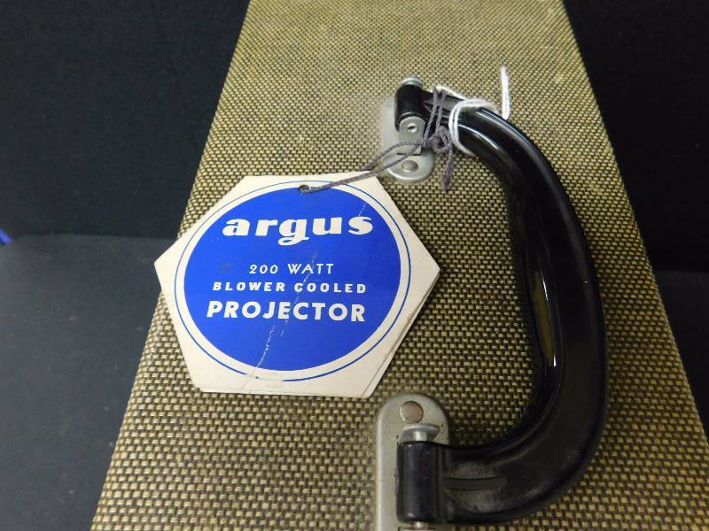 lot 36 image: vintage ARGUS slide projector