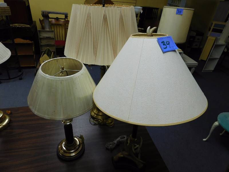 lot 39 image: Table lamps