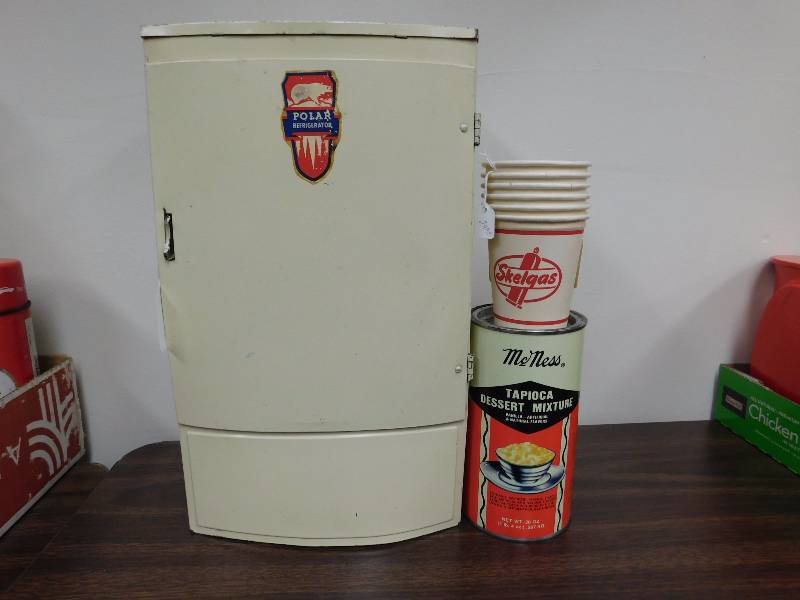 lot 42 image: vintage Wolverine Polar toy refrigerator & more