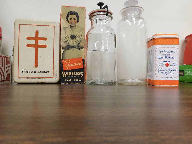 lot 44 image: lot of medical type containers see photos
