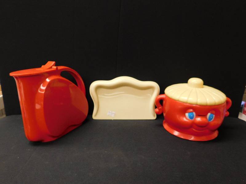 lot 49 image: vintage kitchen items, c 1940s, 50s