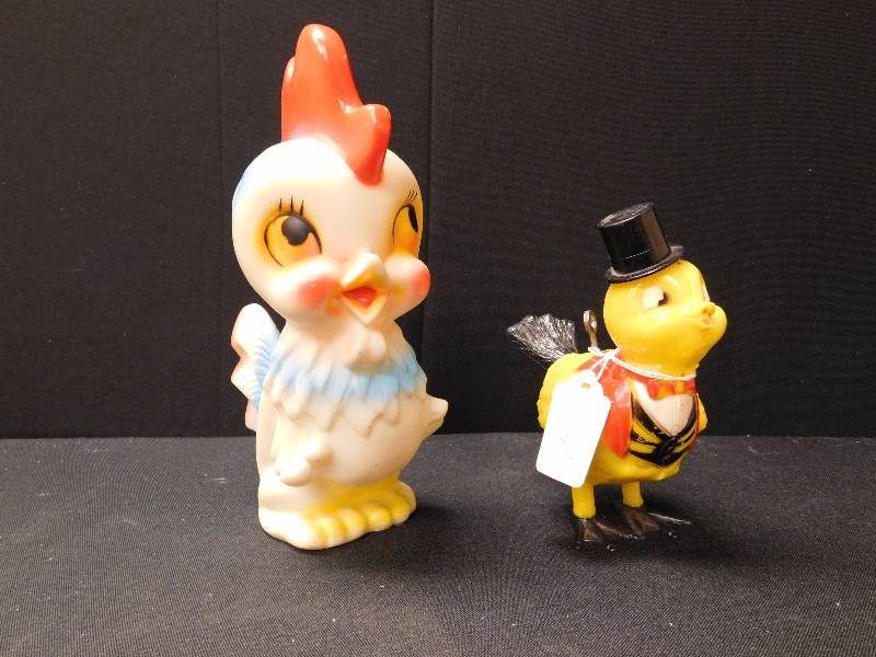 lot 51 image: two chicks the one on the left is a wind up