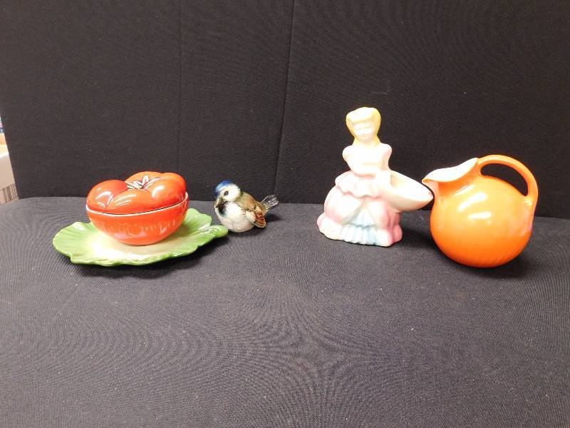 lot 54 image: vintage Goebel bird, Keefer dip dish, bud vase, pitcher