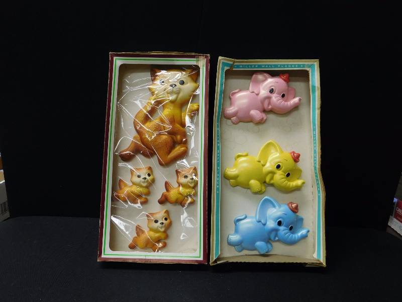 lot 58 image: vintage chalkware wall plaques, NIB