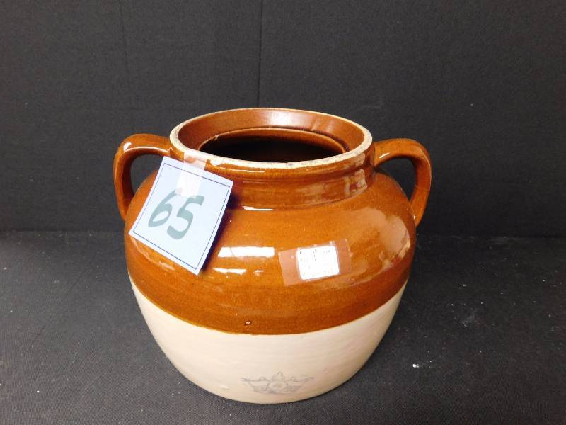 lot 65 image: vintage crown bean pot