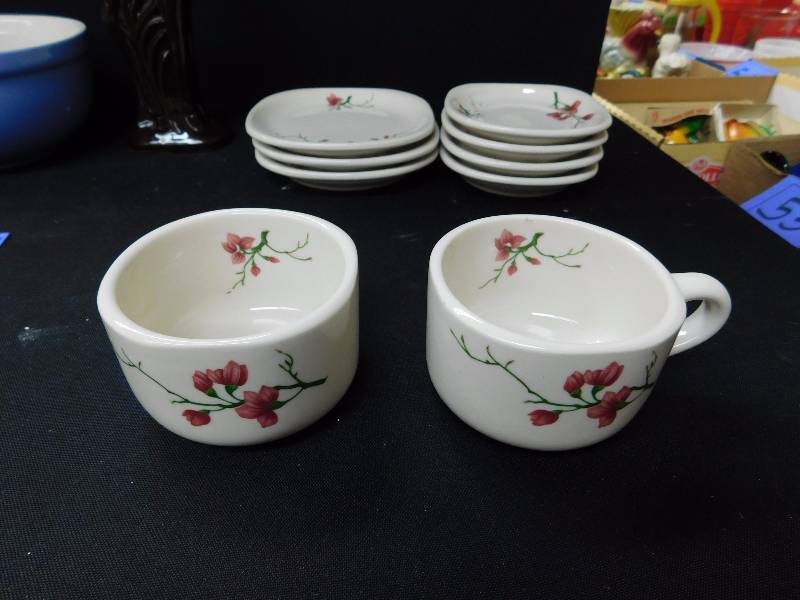 lot 68 image: Vintage plates, cups, bowl & figurine