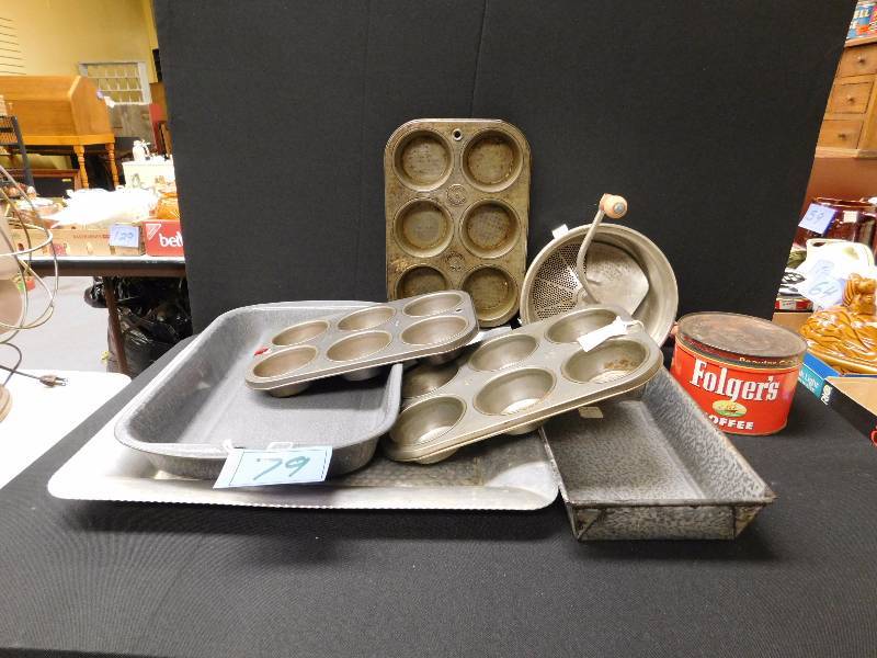 lot 79 image: Vintage kitchen items
